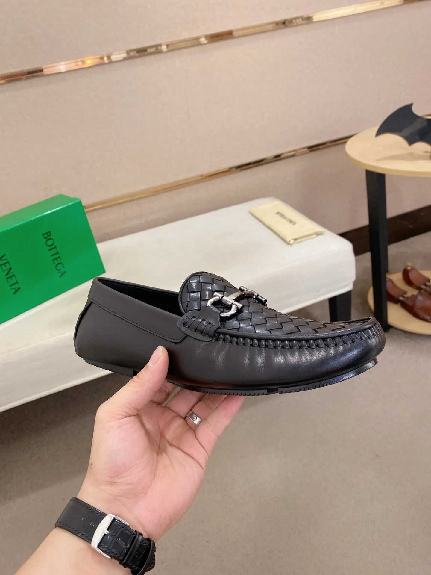 Men's shoes 💰 400💰 (Niu Li + Niu Pad) [BV] latest hot style‼ ️Casual men's shoes, uppers imported first-layer cowhide ➕Full imported cowhide lining✔️Exquisite workmanship, excellent foot feel, special rubber soles✔️, cool and fashionable, the latest fashion, fashionable outsole, hurry up. Code number: 38-44 (can be customized to 37.45, non-refundable)